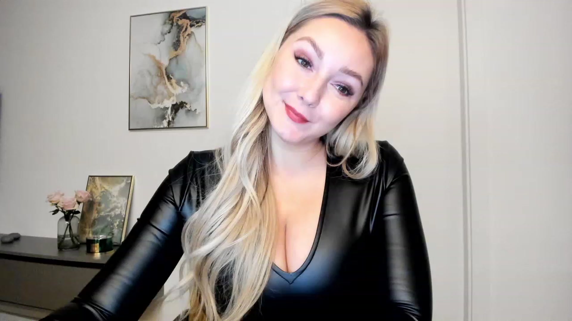 Gallery image thumbnail from Mi_Ha's myfreecams stream on, 11/22/2022, 17:29 image 3 of 20