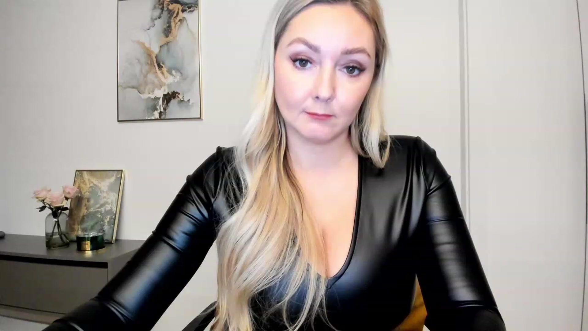 Gallery image thumbnail from Mi_Ha's myfreecams stream on, 11/22/2022, 17:29 image 16 of 20
