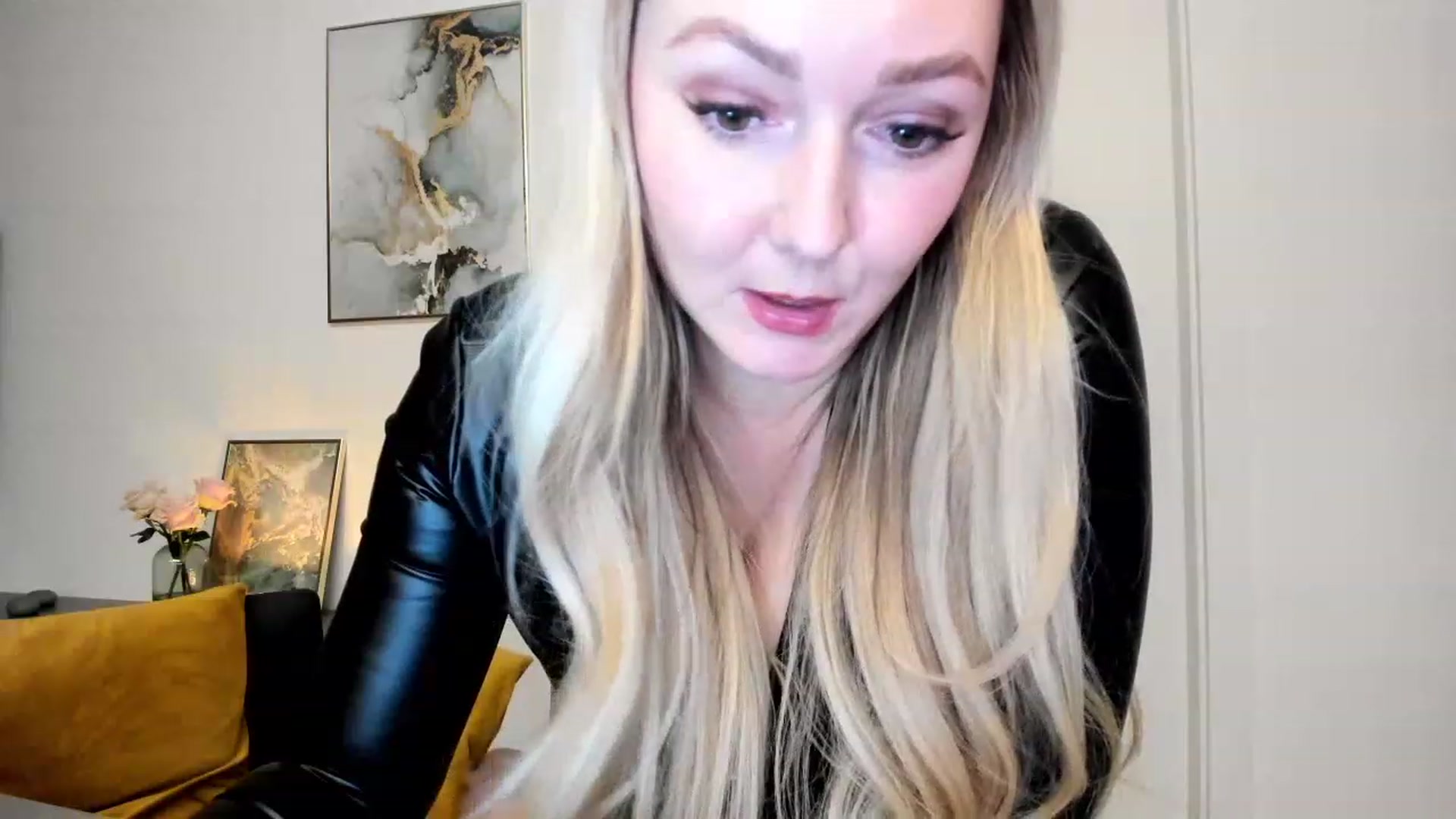 Gallery image thumbnail from Mi_Ha's myfreecams stream on, 11/22/2022, 23:40 image 11 of 20