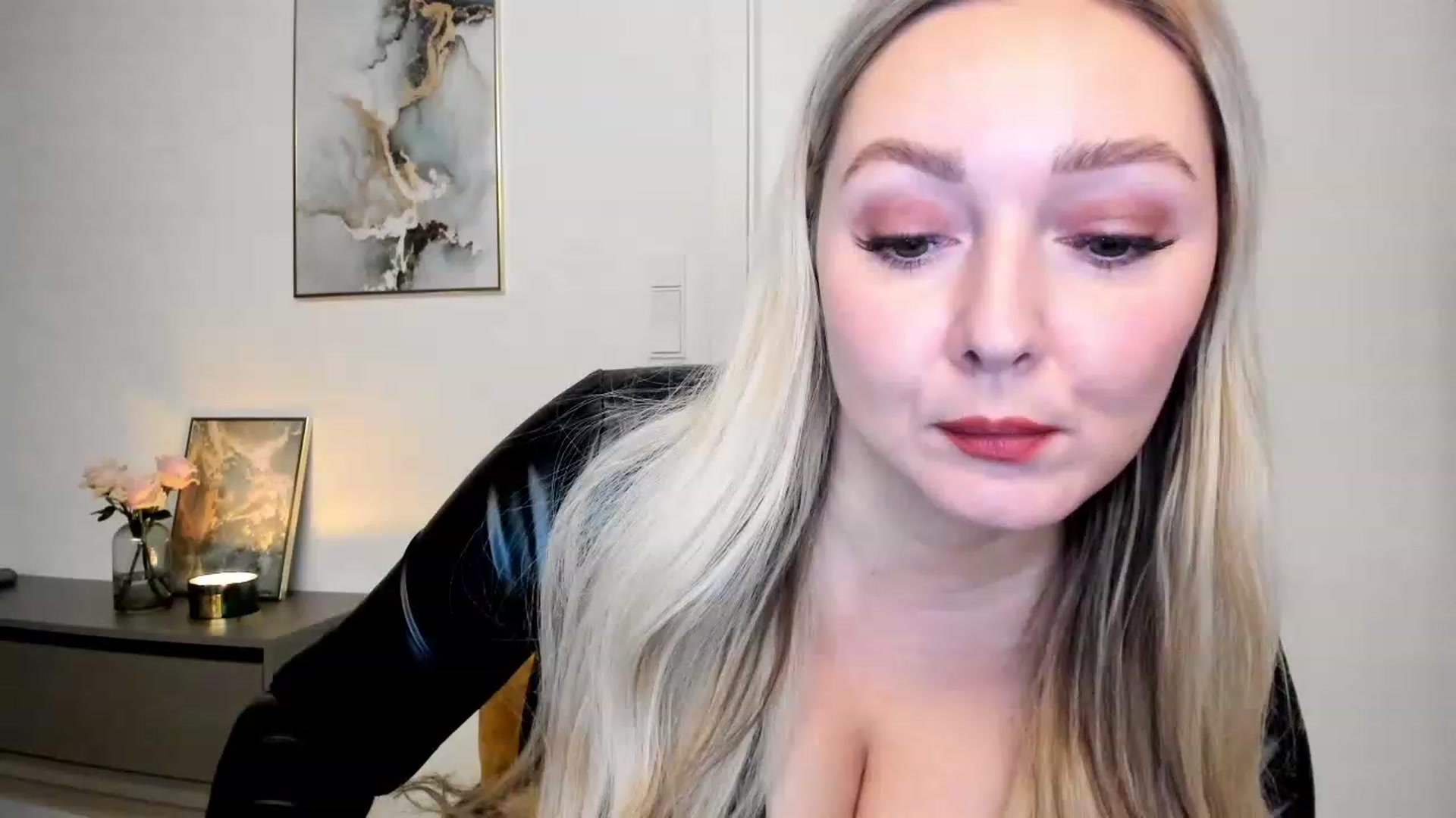Gallery image thumbnail from Mi_Ha's myfreecams stream on, 11/22/2022, 23:40 image 1 of 20