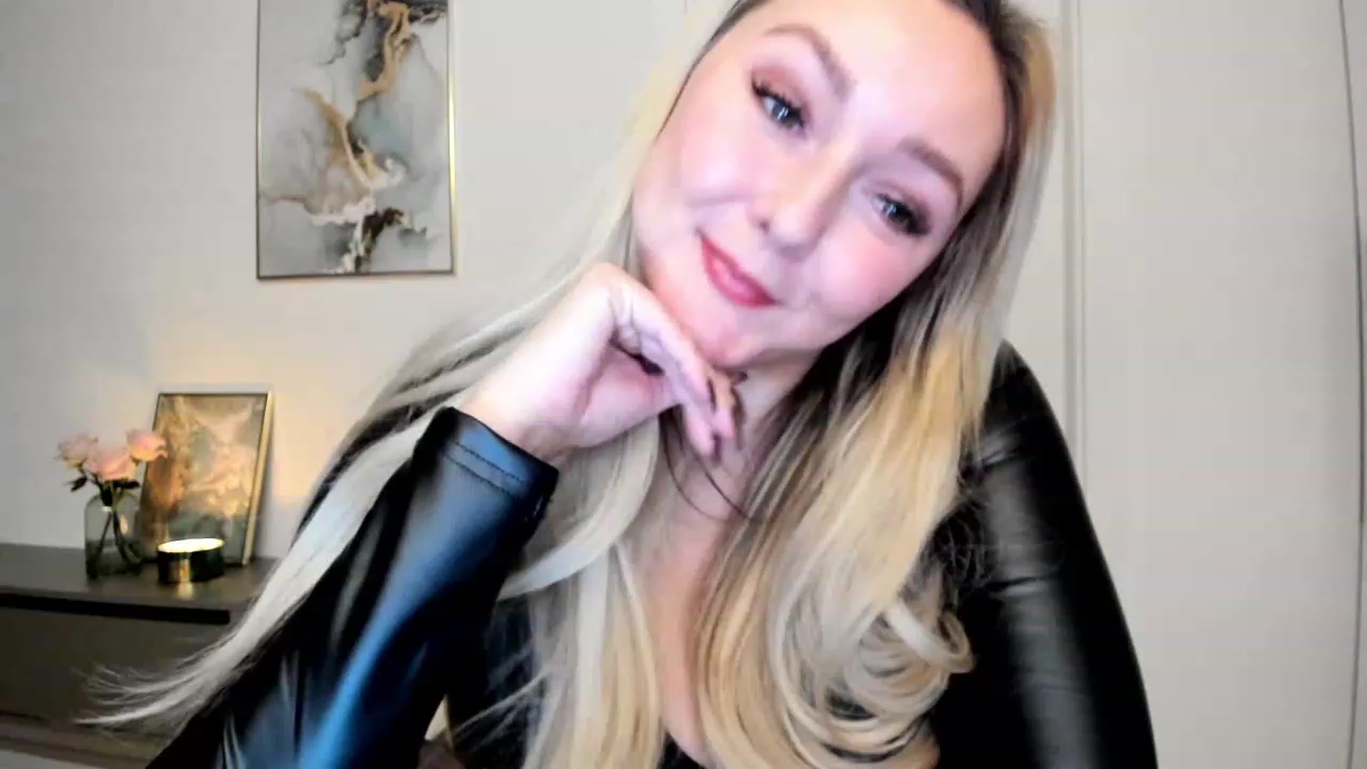 Gallery image thumbnail from Mi_Ha's myfreecams stream on, 11/22/2022, 23:40 image 9 of 20