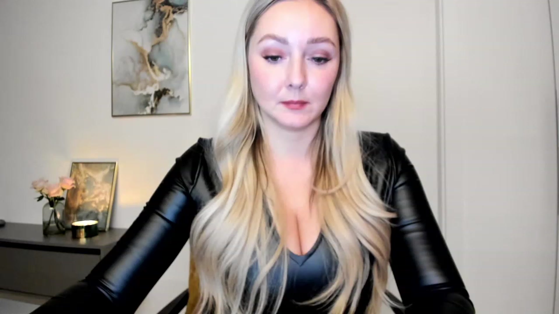 Gallery image thumbnail from Mi_Ha's myfreecams stream on, 11/22/2022, 23:40 image 15 of 20