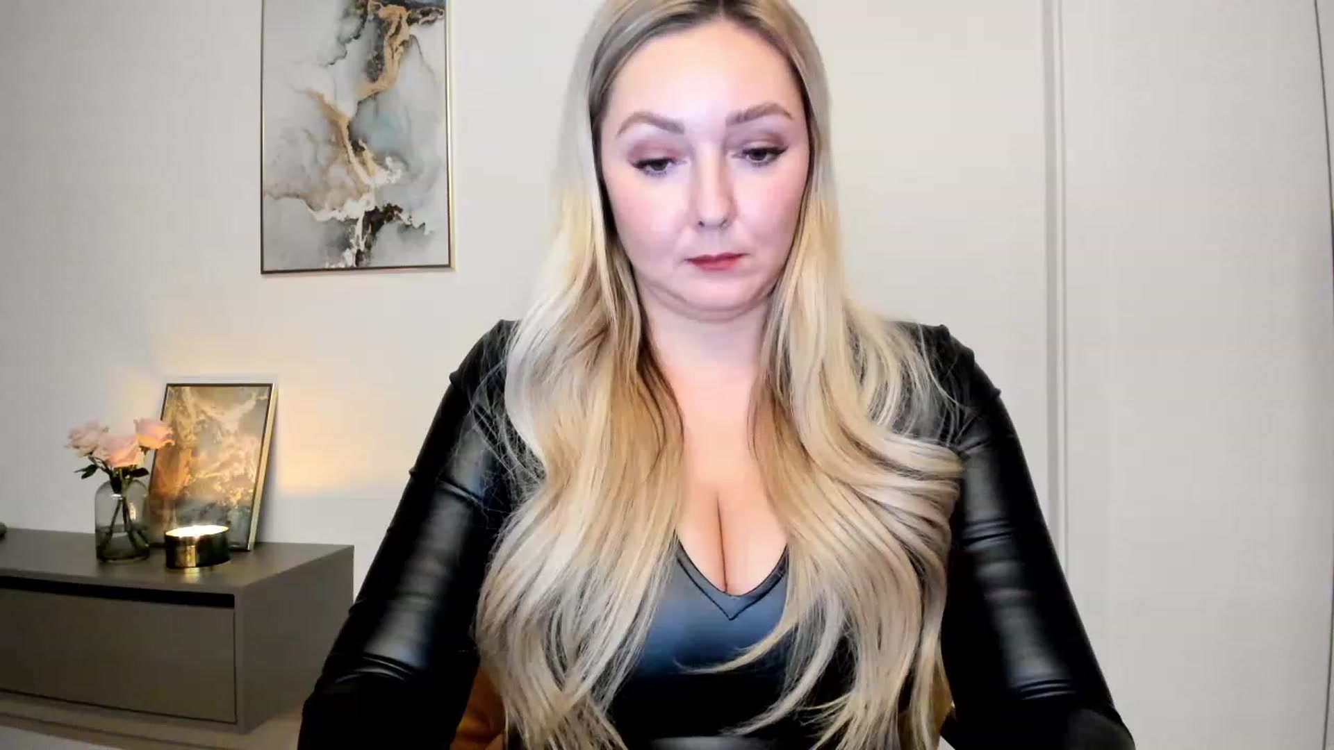 Gallery image thumbnail from Mi_Ha's myfreecams stream on, 11/22/2022, 23:40 image 3 of 20