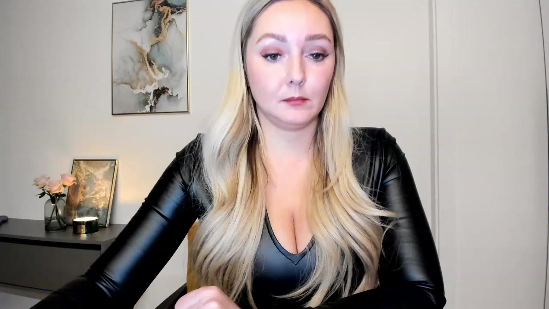 Gallery image thumbnail from Mi_Ha's myfreecams stream on, 11/22/2022, 23:40 image 16 of 20
