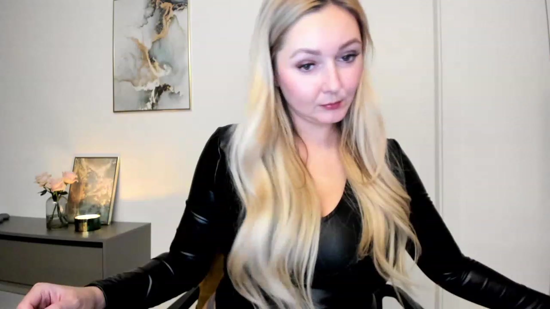 Gallery image thumbnail from Mi_Ha's myfreecams stream on, 11/22/2022, 23:40 image 13 of 20