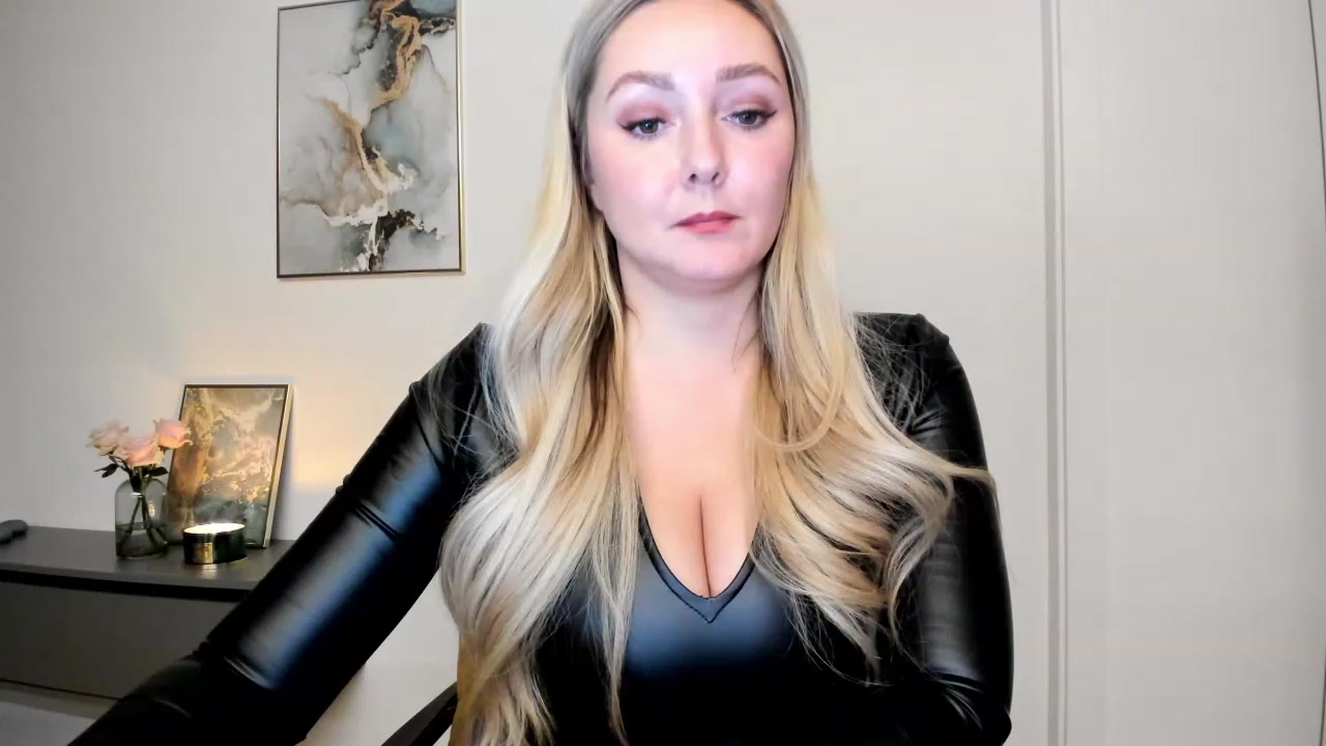 Gallery image thumbnail from Mi_Ha's myfreecams stream on, 11/22/2022, 23:40 image 18 of 20