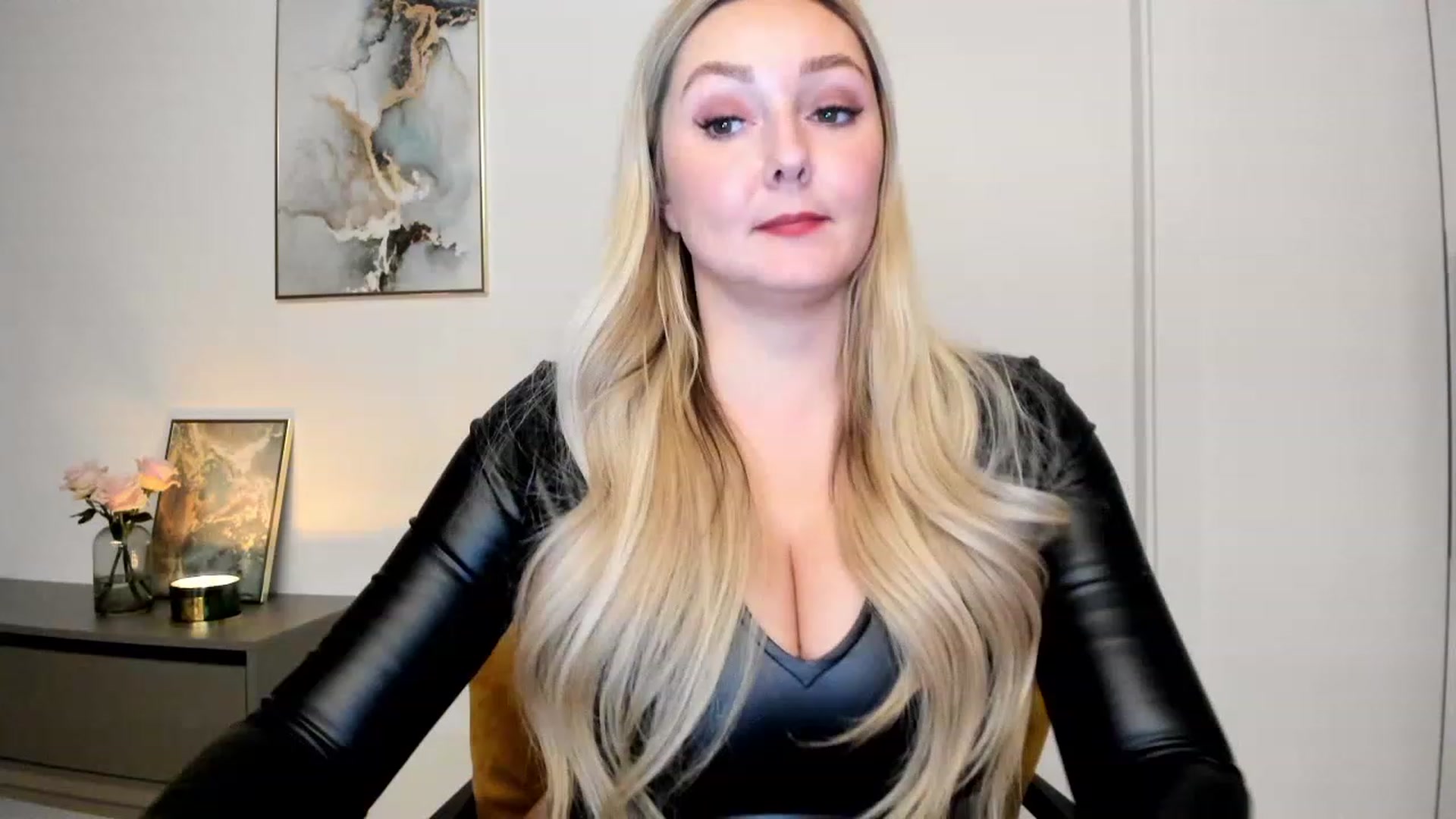 Gallery image thumbnail from Mi_Ha's myfreecams stream on, 11/22/2022, 23:40 image 4 of 20