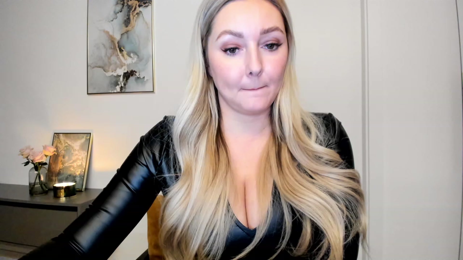 Gallery image thumbnail from Mi_Ha's myfreecams stream on, 11/22/2022, 23:40 image 2 of 20