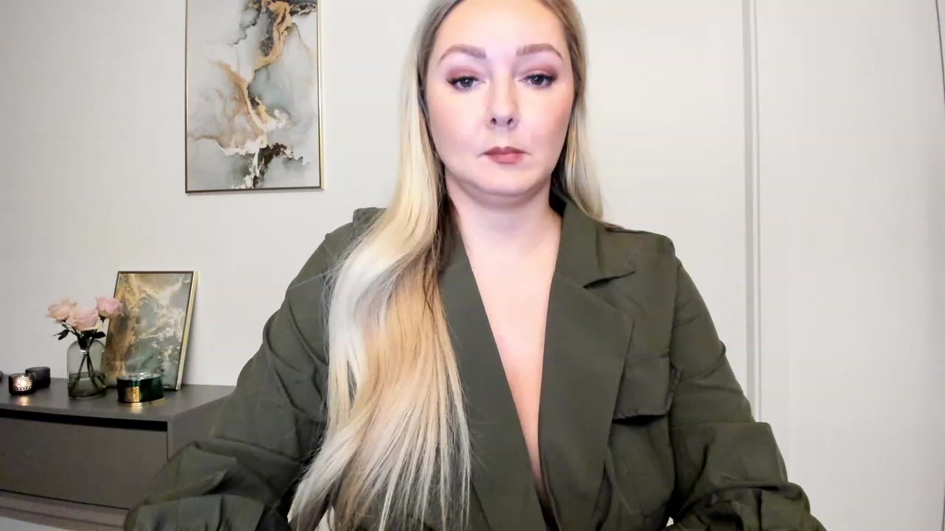 Gallery image thumbnail from Mi_Ha's myfreecams stream on, 11/23/2022, 16:23 image 9 of 20