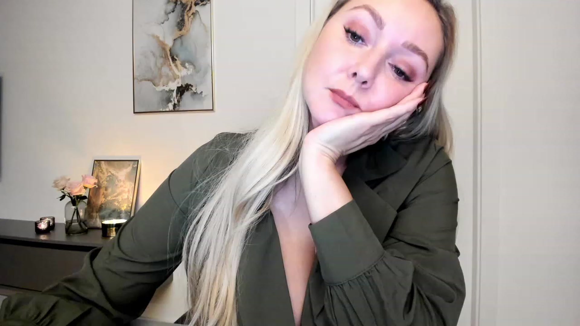 Gallery image thumbnail from Mi_Ha's myfreecams stream on, 11/23/2022, 22:40 image 10 of 20