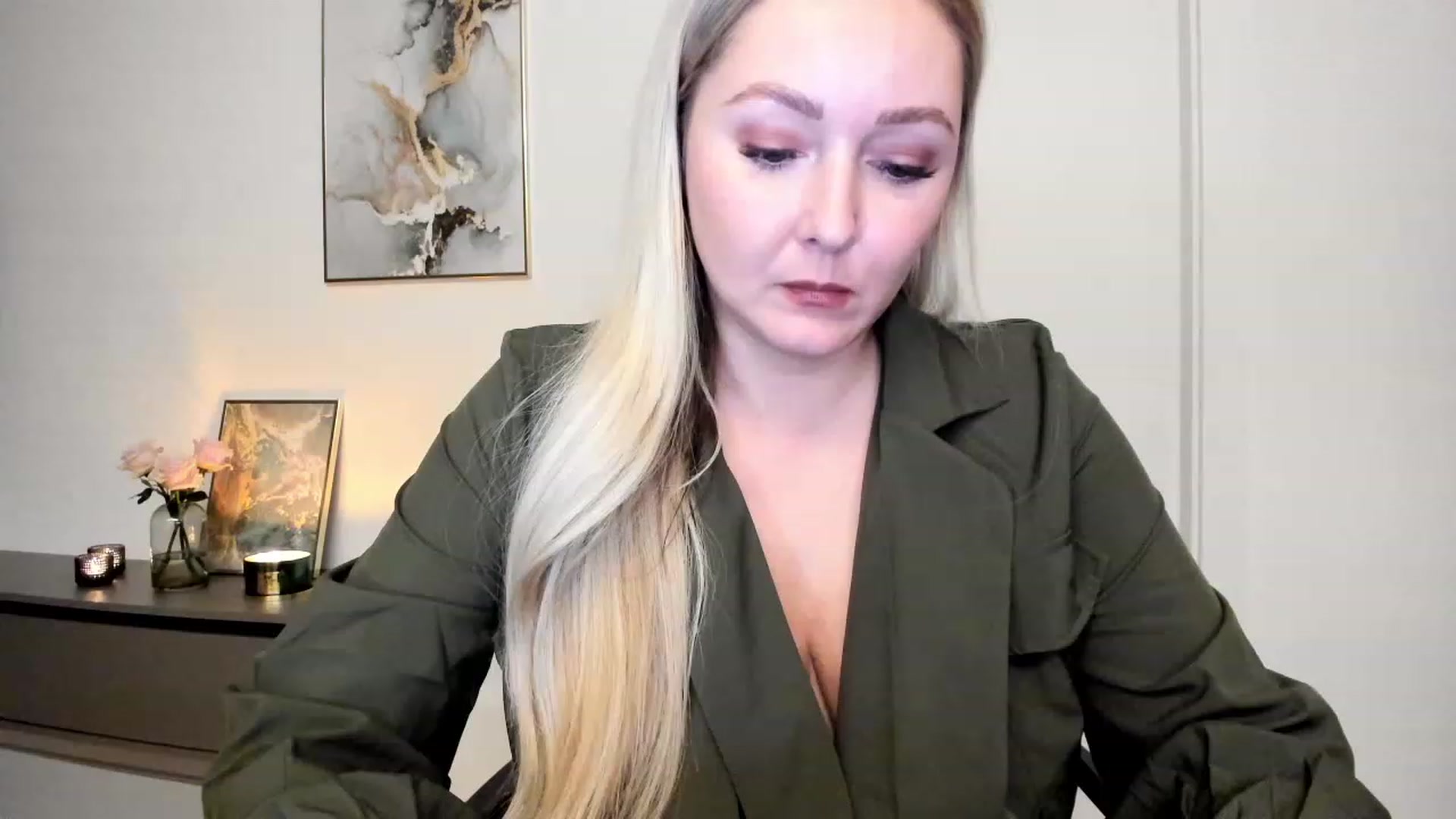 Gallery image thumbnail from Mi_Ha's myfreecams stream on, 11/23/2022, 22:40 image 15 of 20