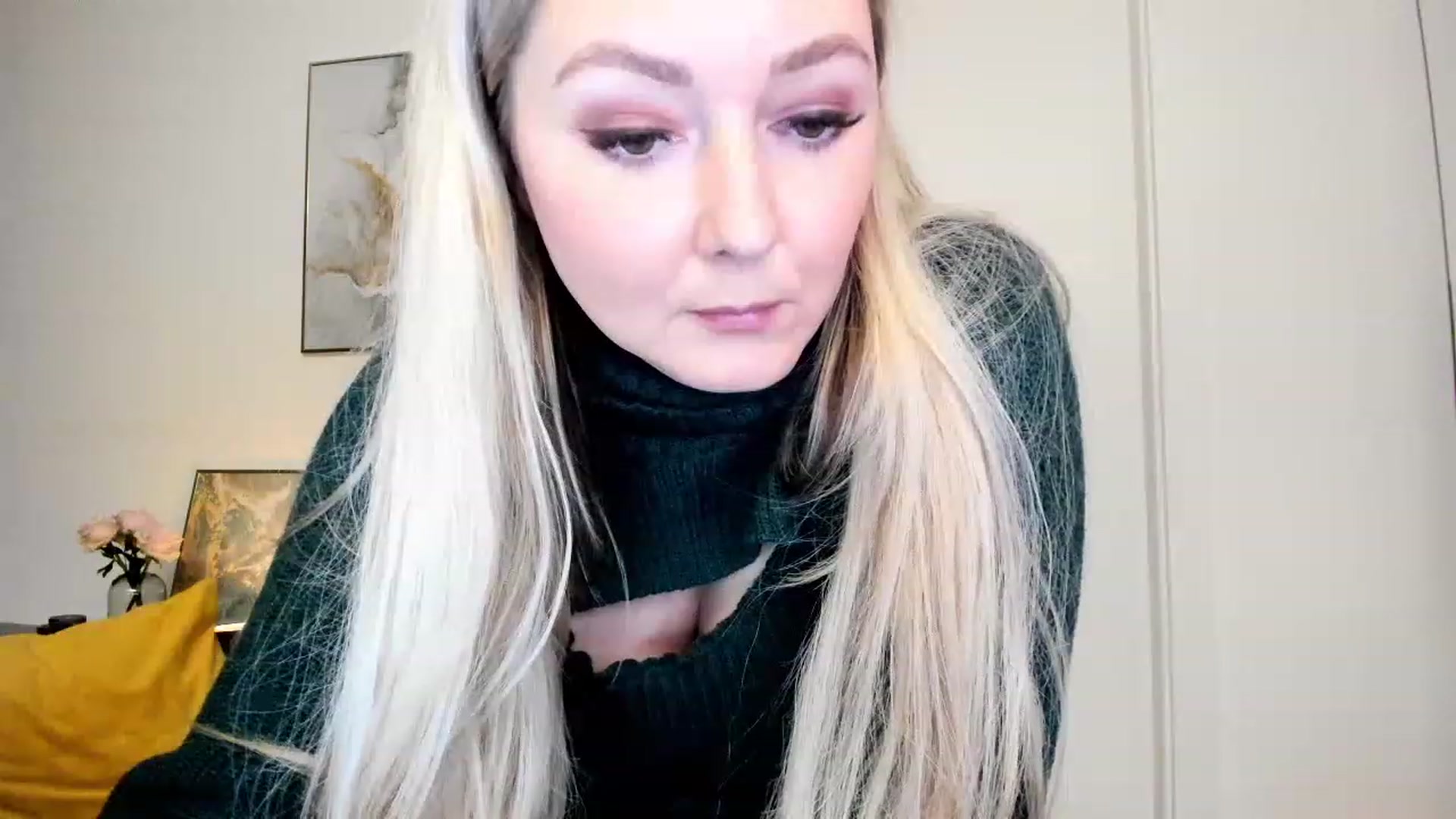 Gallery image thumbnail from Mi_Ha's myfreecams stream on, 11/25/2022, 17:34 image 14 of 20