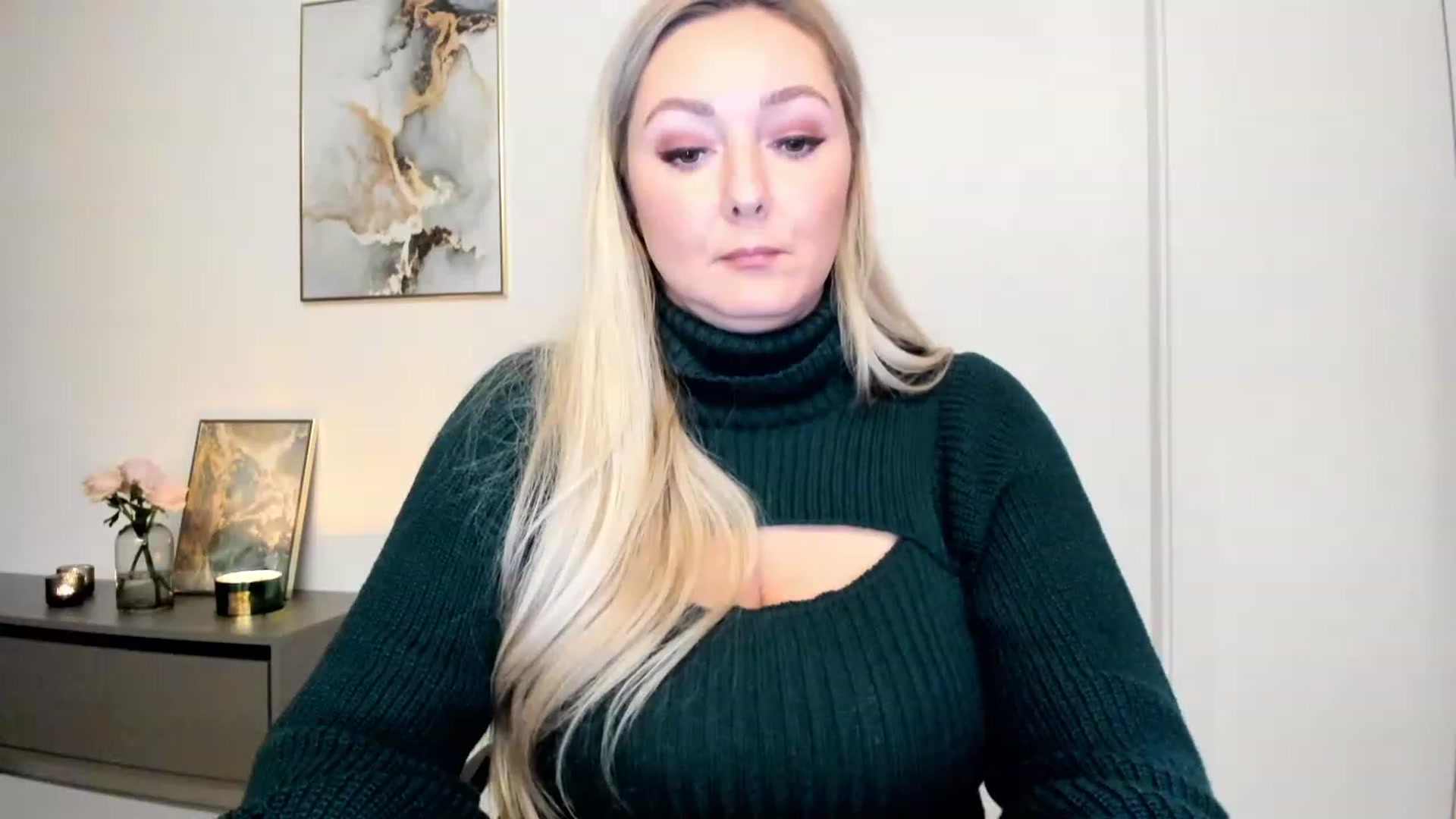 Gallery image thumbnail from Mi_Ha's myfreecams stream on, 11/25/2022, 17:34 image 13 of 20