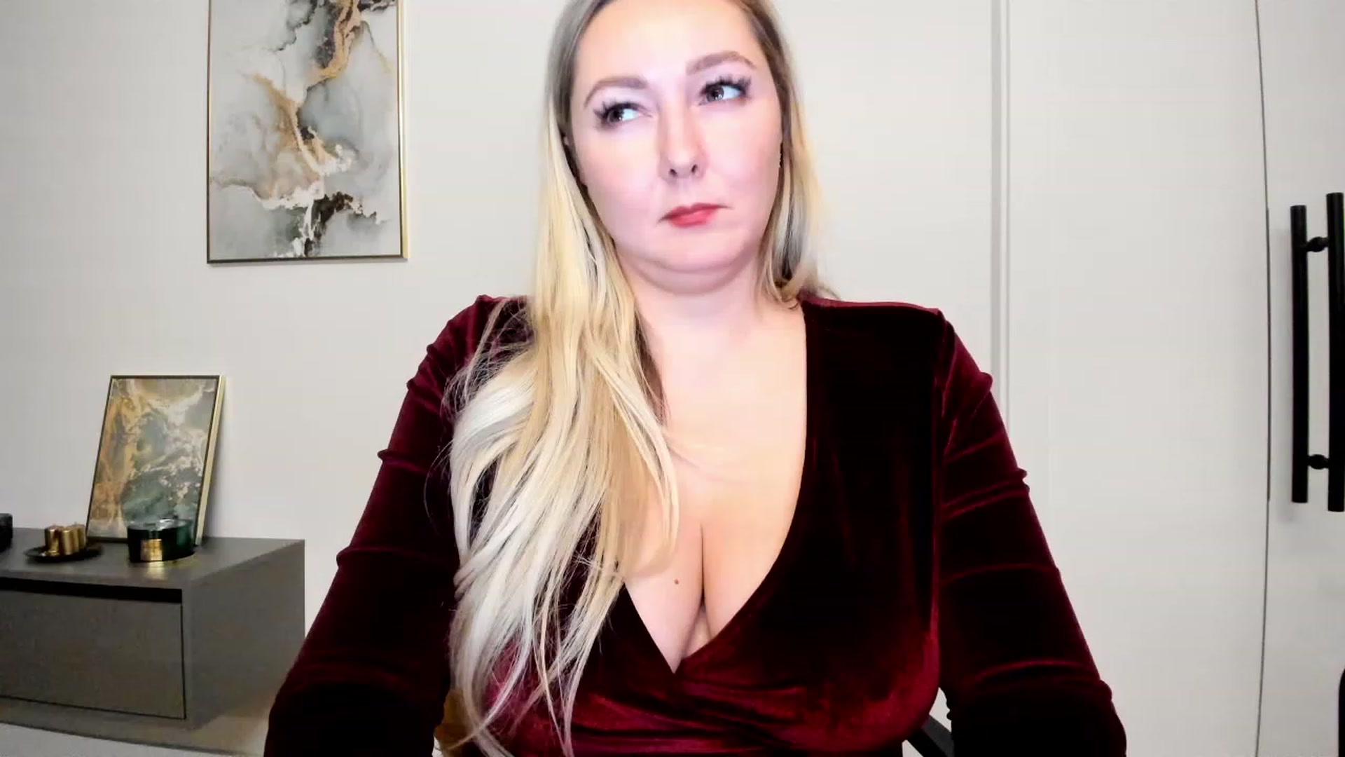 Gallery image thumbnail from Mi_Ha's myfreecams stream on, 11/28/2022, 24:36 image 5 of 20
