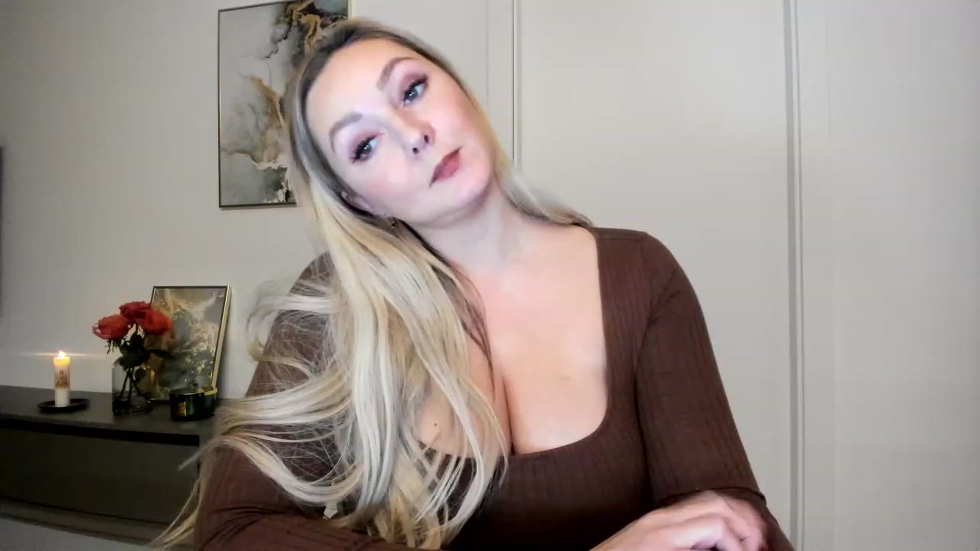 Gallery image thumbnail from Mi_Ha's myfreecams stream on, 11/29/2022, 15:40 image 10 of 20