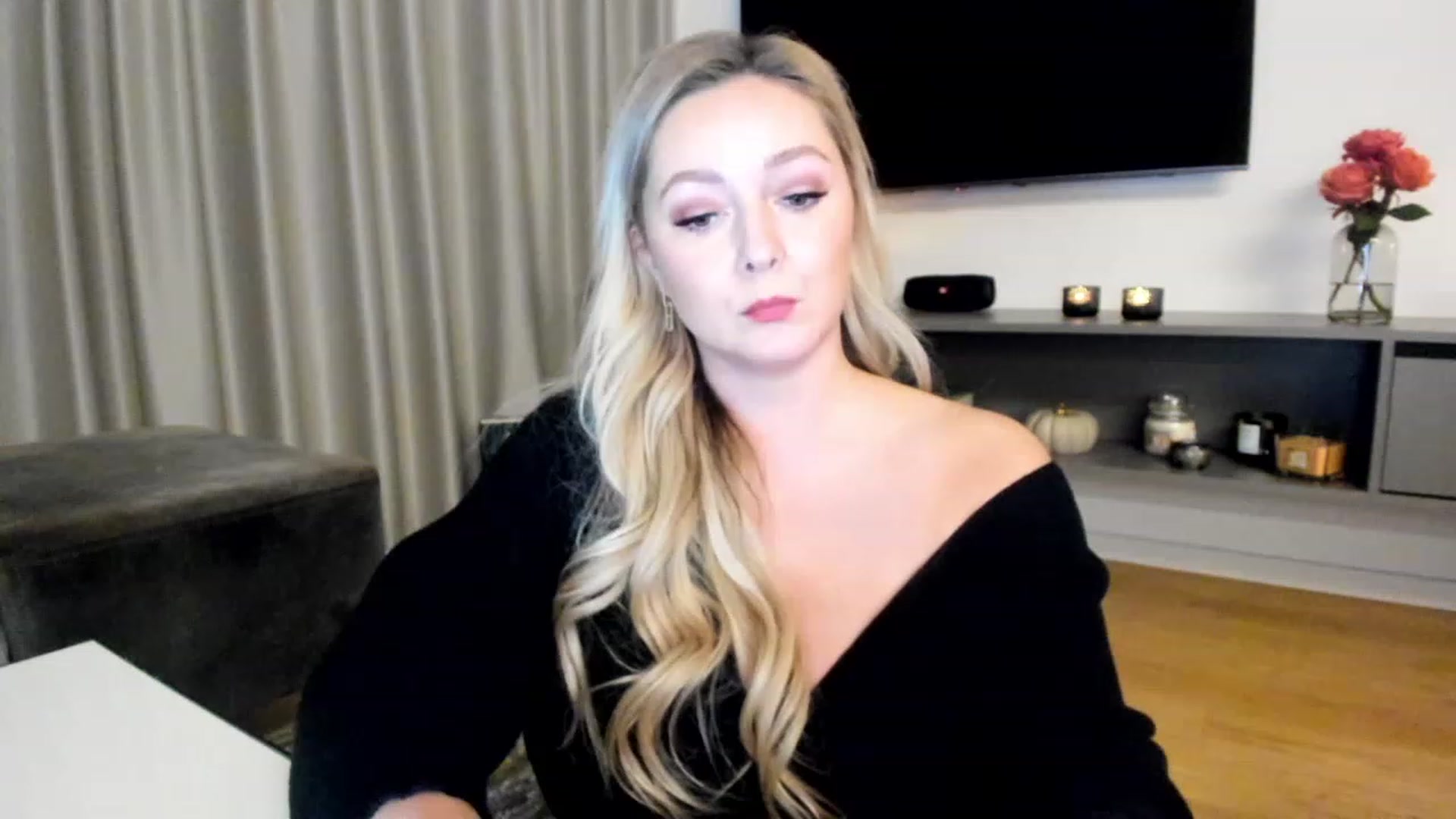 Gallery image thumbnail from Mi_Ha's myfreecams stream on, 12/01/2022, 15:37 image 11 of 20