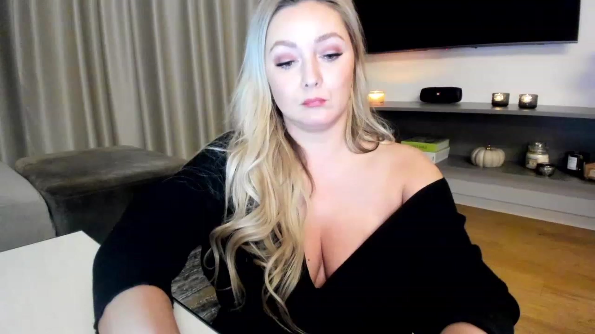 Gallery image thumbnail from Mi_Ha's myfreecams stream on, 12/01/2022, 15:37 image 19 of 20
