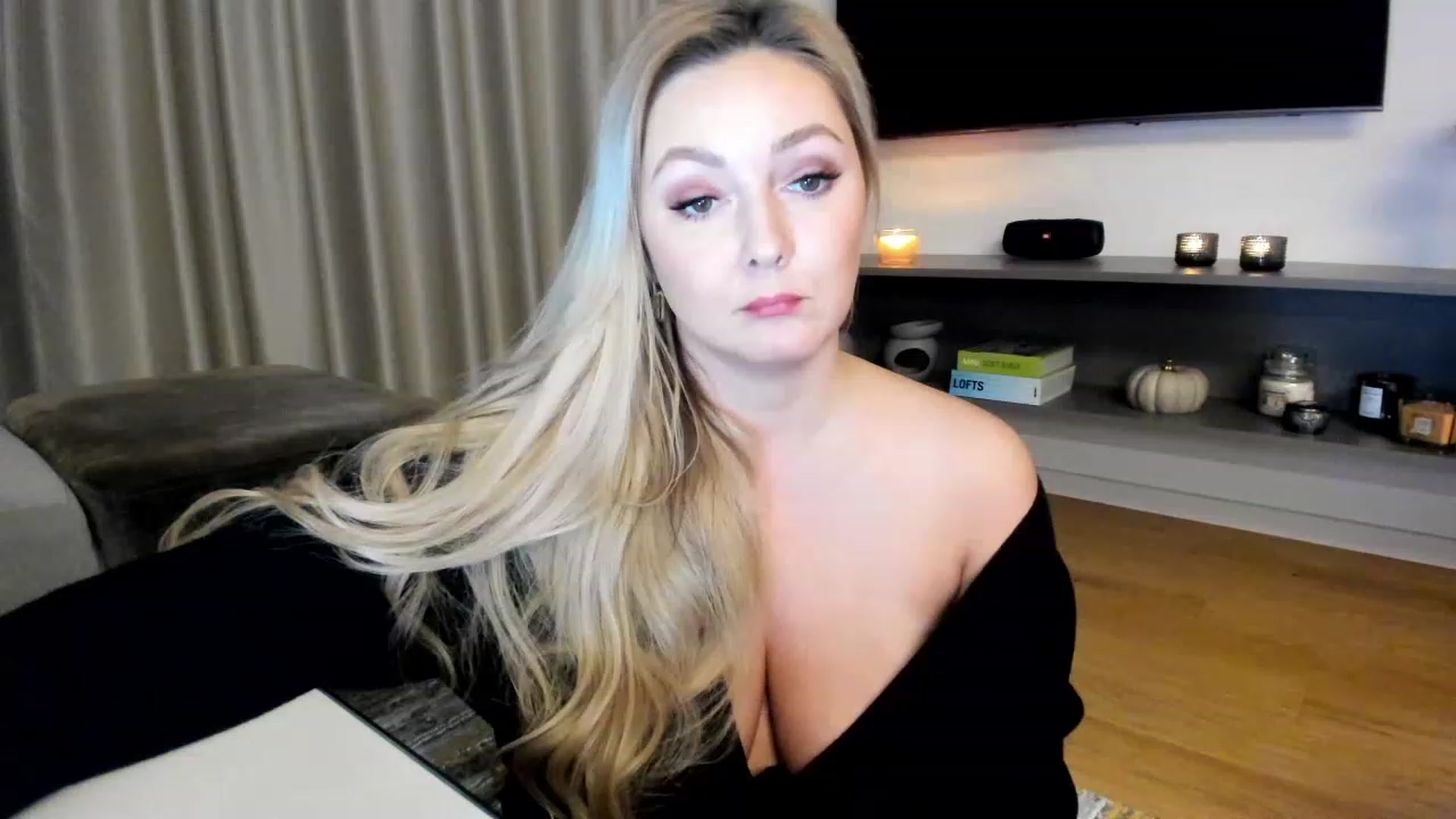 Gallery image thumbnail from Mi_Ha's myfreecams stream on, 12/01/2022, 15:55 image 19 of 20