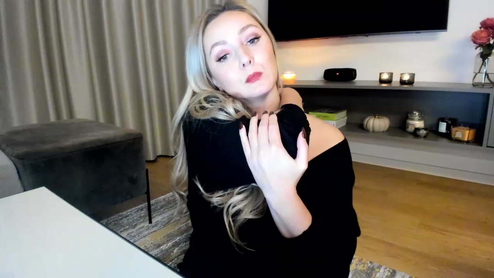 Gallery image thumbnail from Mi_Ha's myfreecams stream on, 12/01/2022, 16:52 image 7 of 20