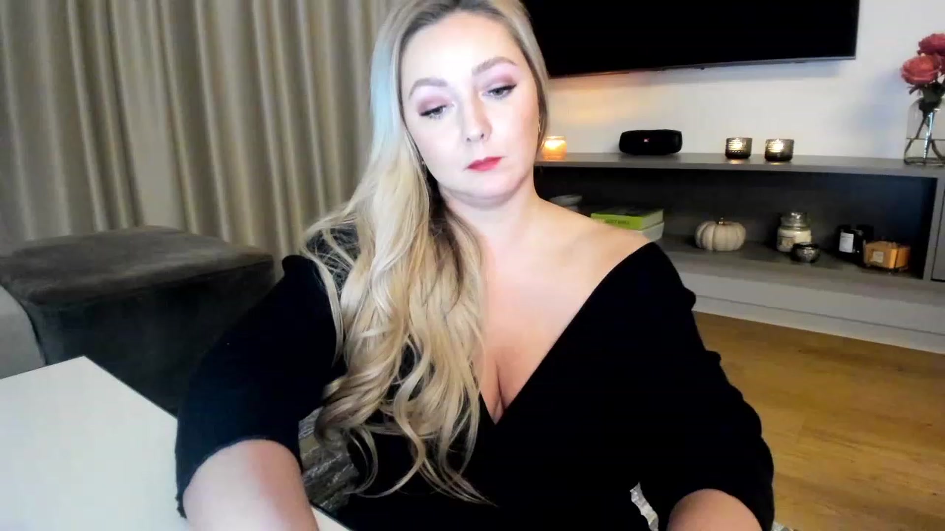 Gallery image thumbnail from Mi_Ha's myfreecams stream on, 12/01/2022, 16:52 image 2 of 20