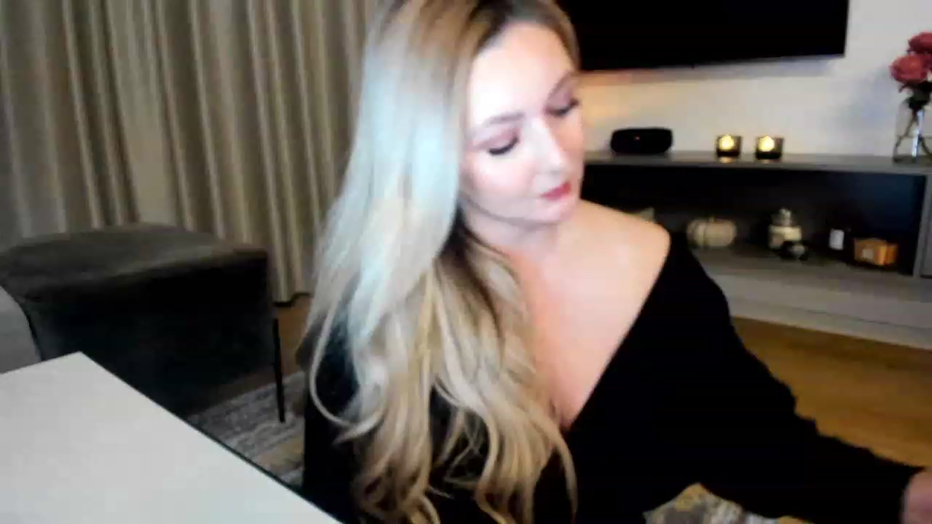 Gallery image thumbnail from Mi_Ha's myfreecams stream on, 12/01/2022, 16:52 image 4 of 20