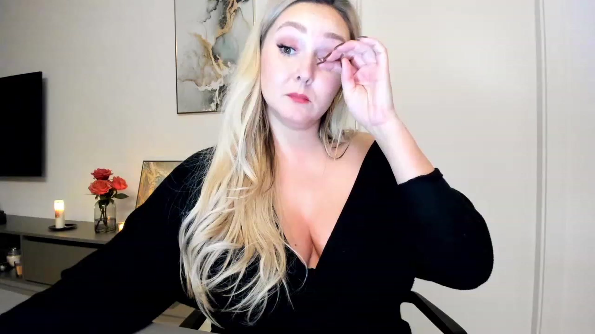Gallery image thumbnail from Mi_Ha's myfreecams stream on, 12/01/2022, 22:59 image 12 of 20