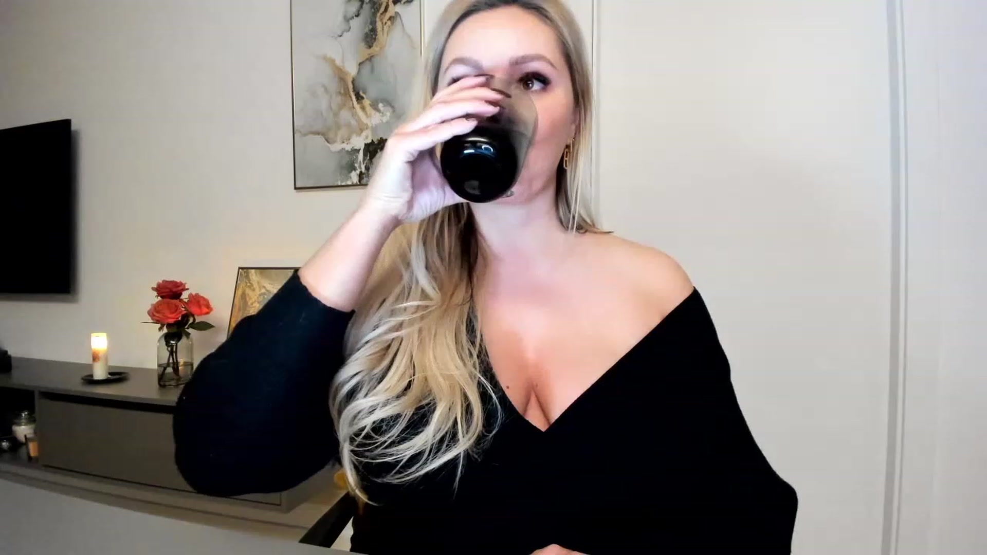 Gallery image thumbnail from Mi_Ha's myfreecams stream on, 12/01/2022, 22:59 image 9 of 20