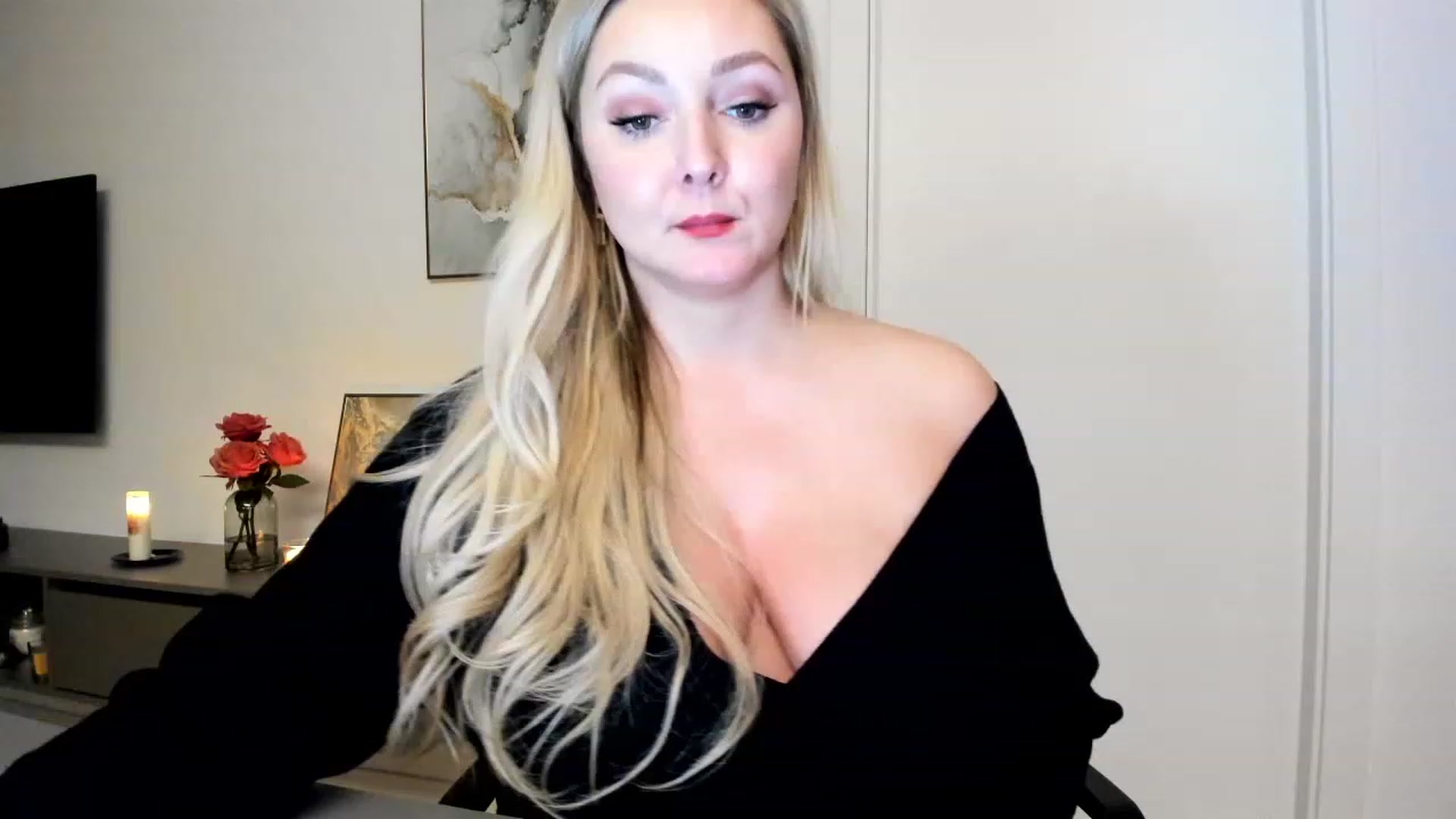 Gallery image thumbnail from Mi_Ha's myfreecams stream on, 12/01/2022, 22:59 image 3 of 20