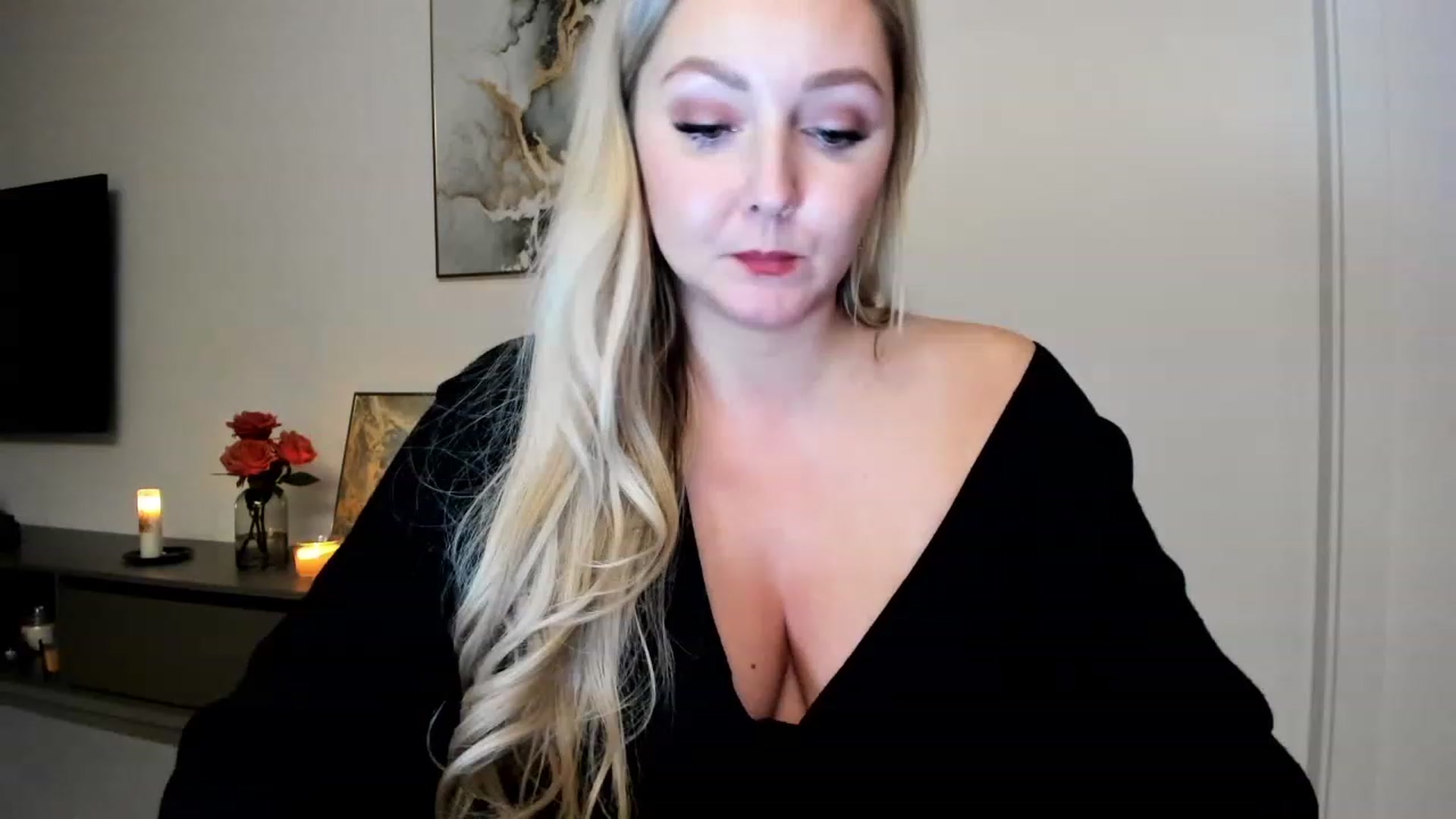 Gallery image thumbnail from Mi_Ha's myfreecams stream on, 12/01/2022, 22:59 image 5 of 20