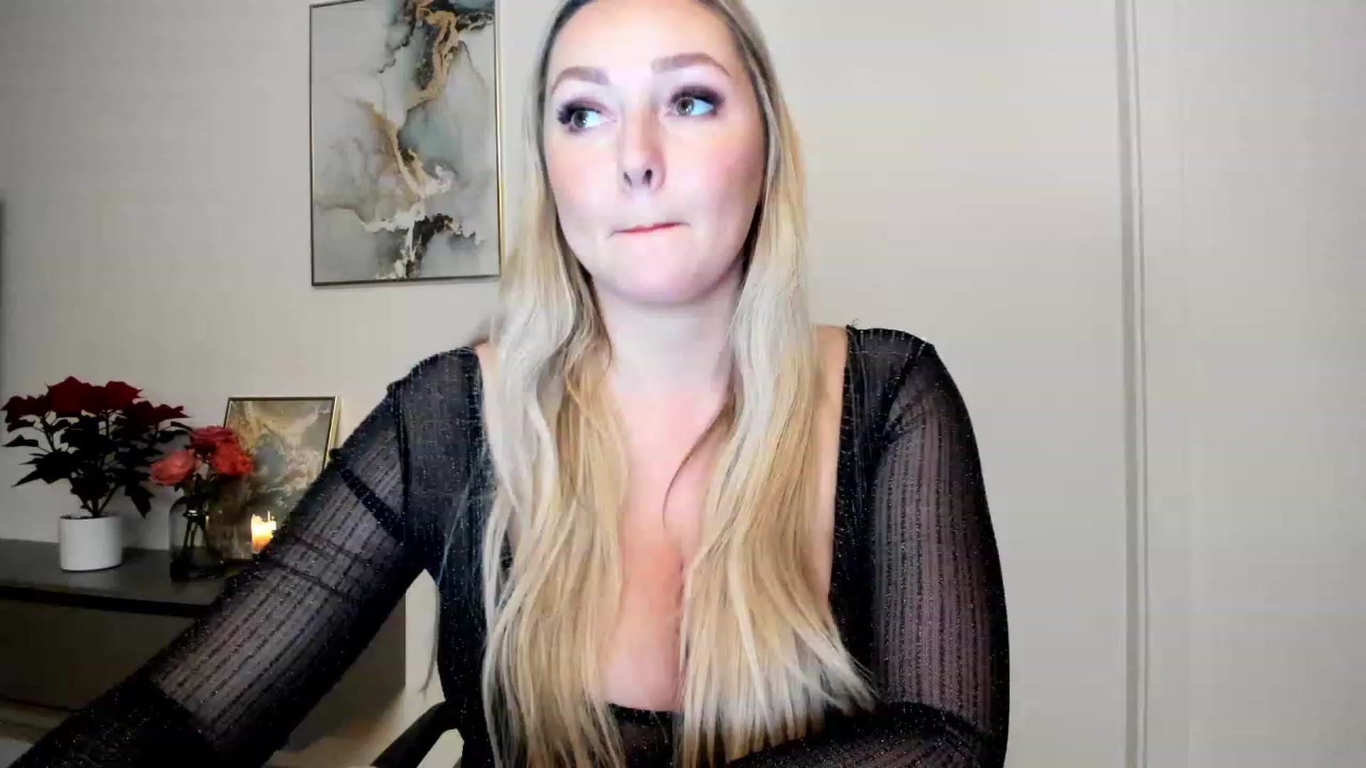 Gallery image thumbnail from Mi_Ha's myfreecams stream on, 12/03/2022, 17:40 image 2 of 20