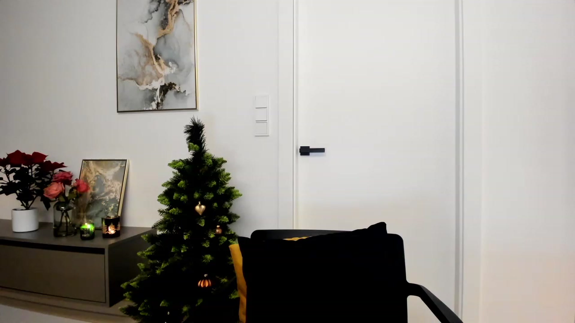 Gallery image thumbnail from Mi_Ha's myfreecams stream on, 12/04/2022, 16:50 image 2 of 20