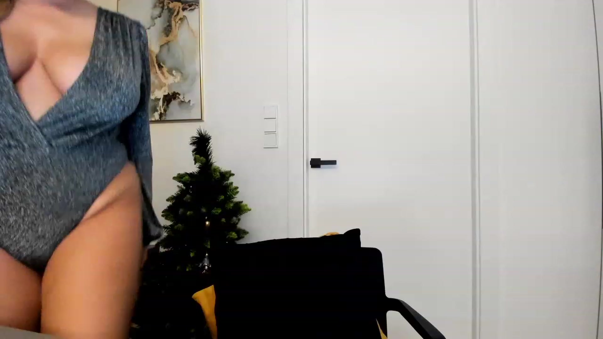 Gallery image thumbnail from Mi_Ha's myfreecams stream on, 12/04/2022, 23:22 image 17 of 20