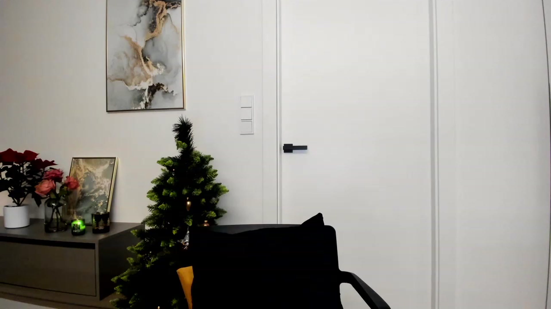 Gallery image thumbnail from Mi_Ha's myfreecams stream on, 12/04/2022, 23:22 image 5 of 20