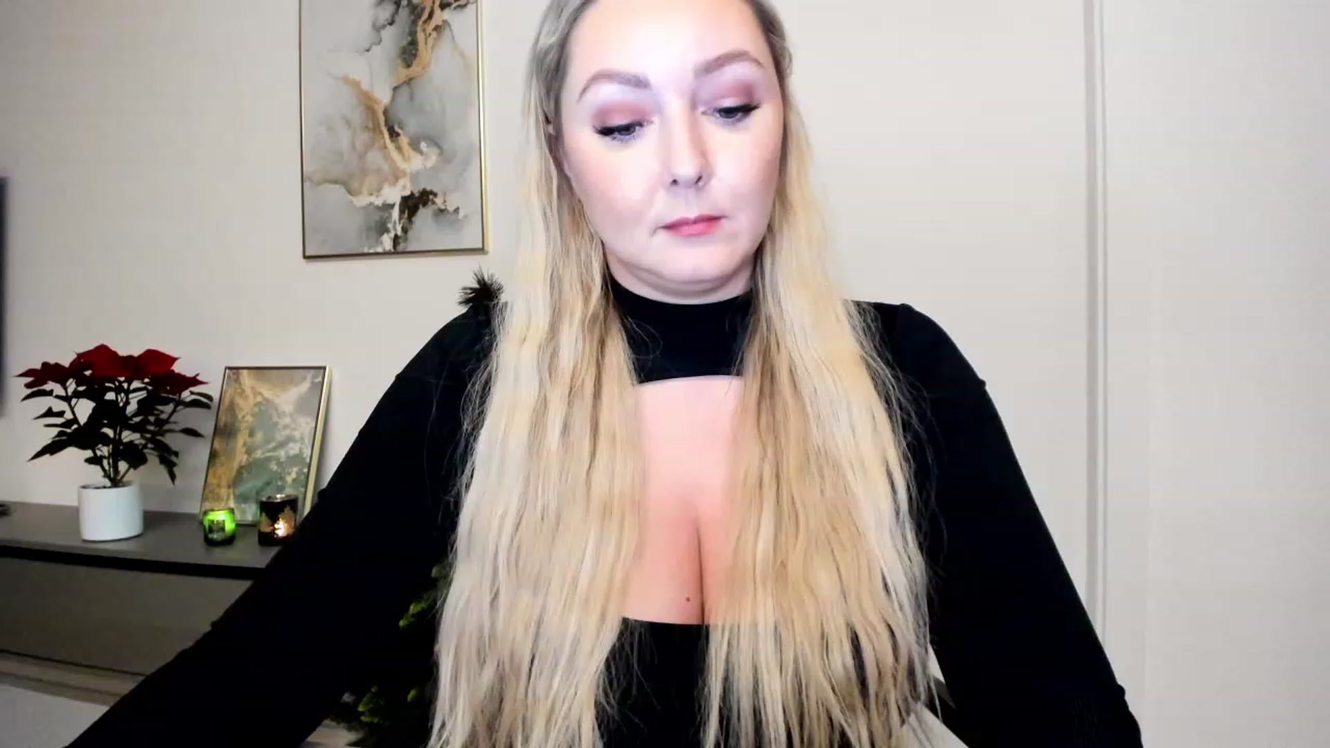 Gallery image thumbnail from Mi_Ha's myfreecams stream on, 12/05/2022, 15:30 image 9 of 20
