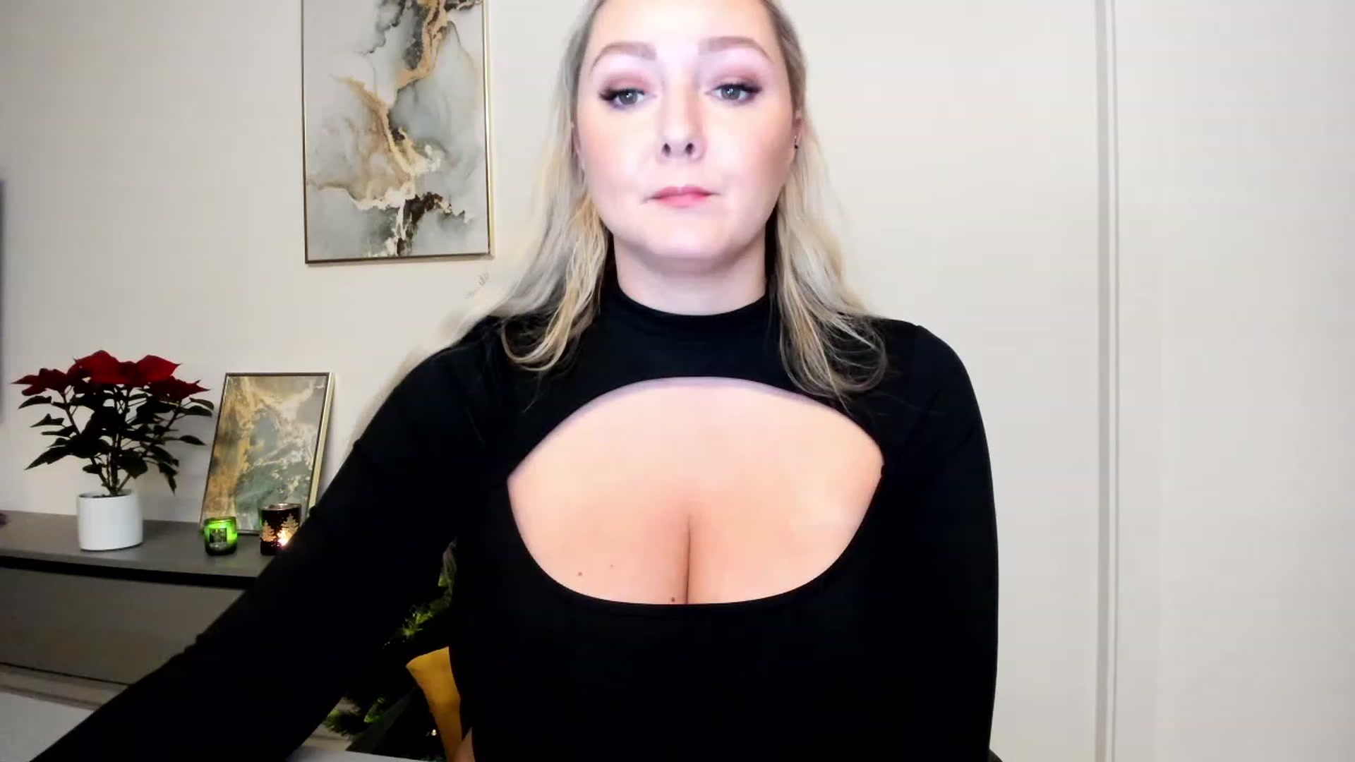 Gallery image thumbnail from Mi_Ha's myfreecams stream on, 12/05/2022, 15:30 image 14 of 20