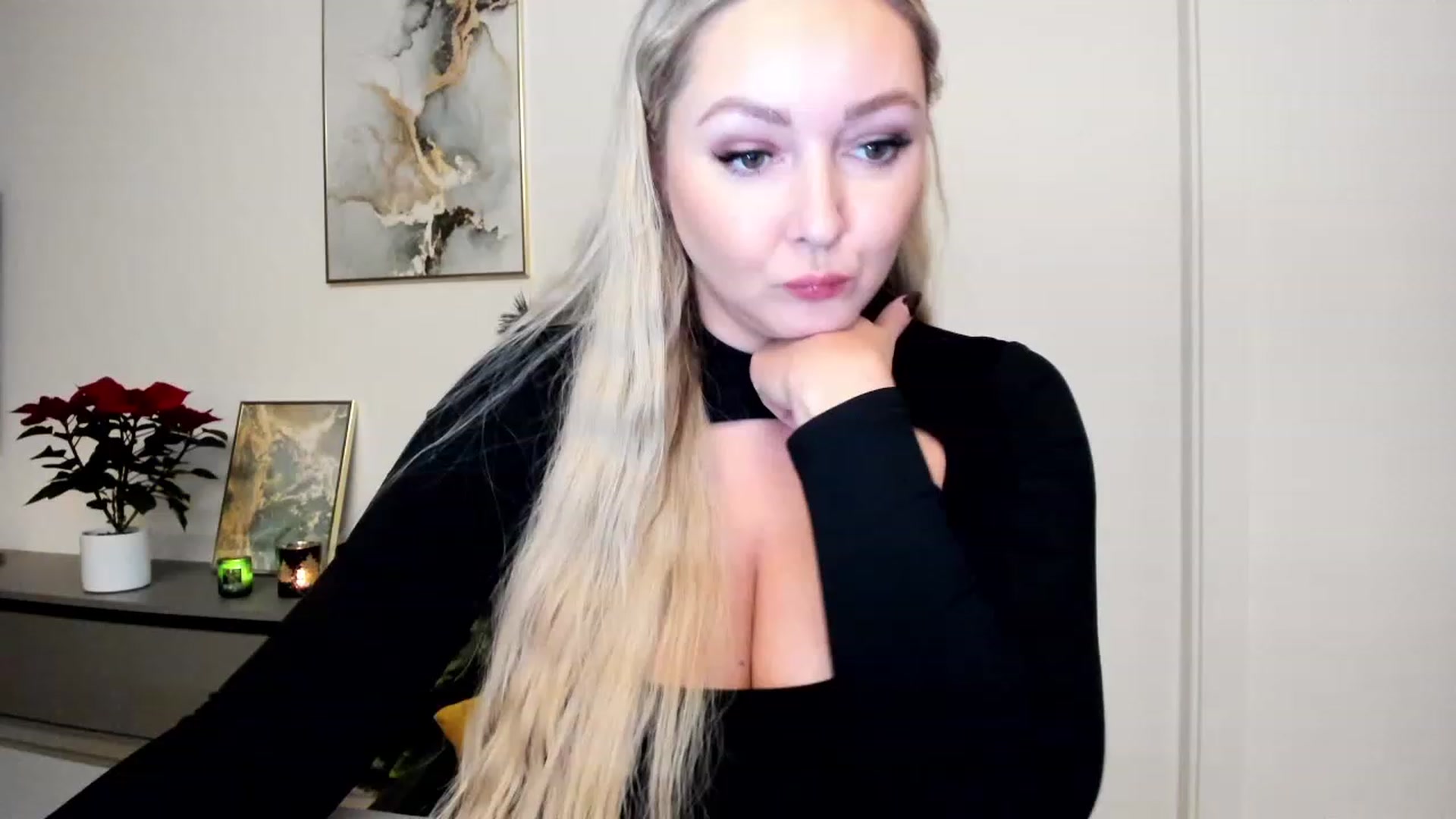 Gallery image thumbnail from Mi_Ha's myfreecams stream on, 12/05/2022, 15:30 image 12 of 20