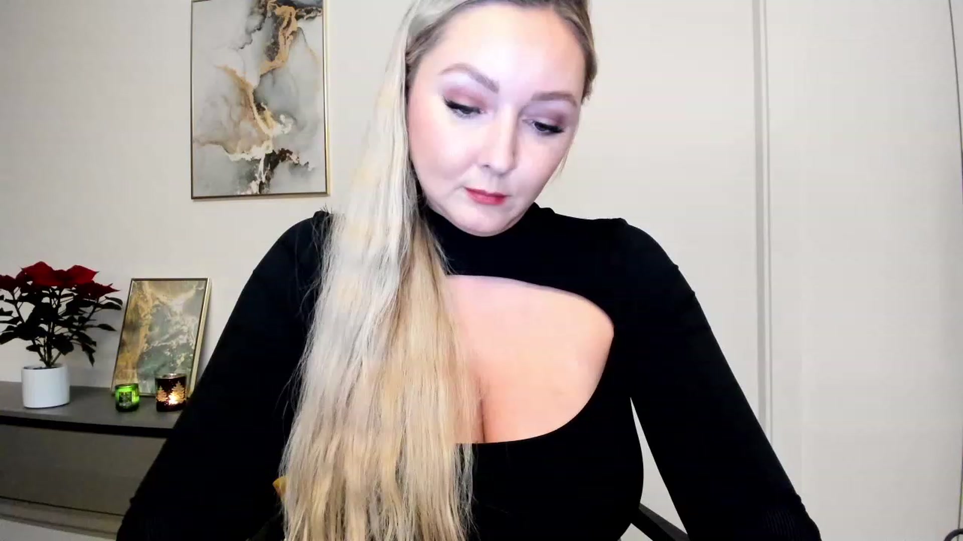 Gallery image thumbnail from Mi_Ha's myfreecams stream on, 12/05/2022, 16:15 image 16 of 20
