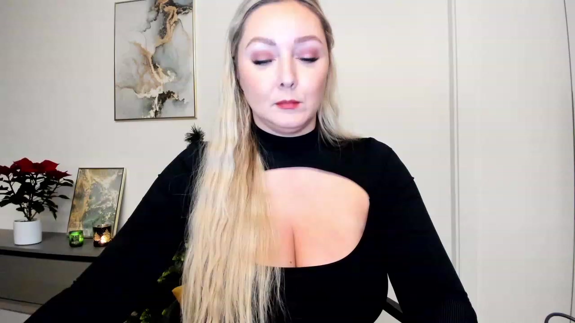 Gallery image thumbnail from Mi_Ha's myfreecams stream on, 12/05/2022, 16:15 image 9 of 20