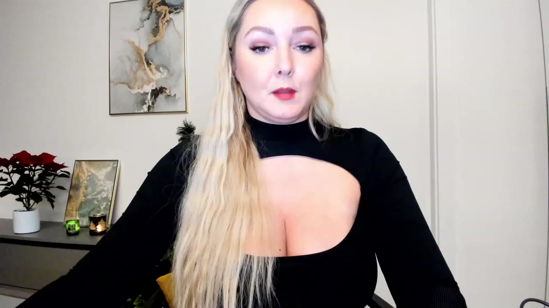 Gallery image thumbnail from Mi_Ha's myfreecams stream on, 12/05/2022, 16:15 image 3 of 20