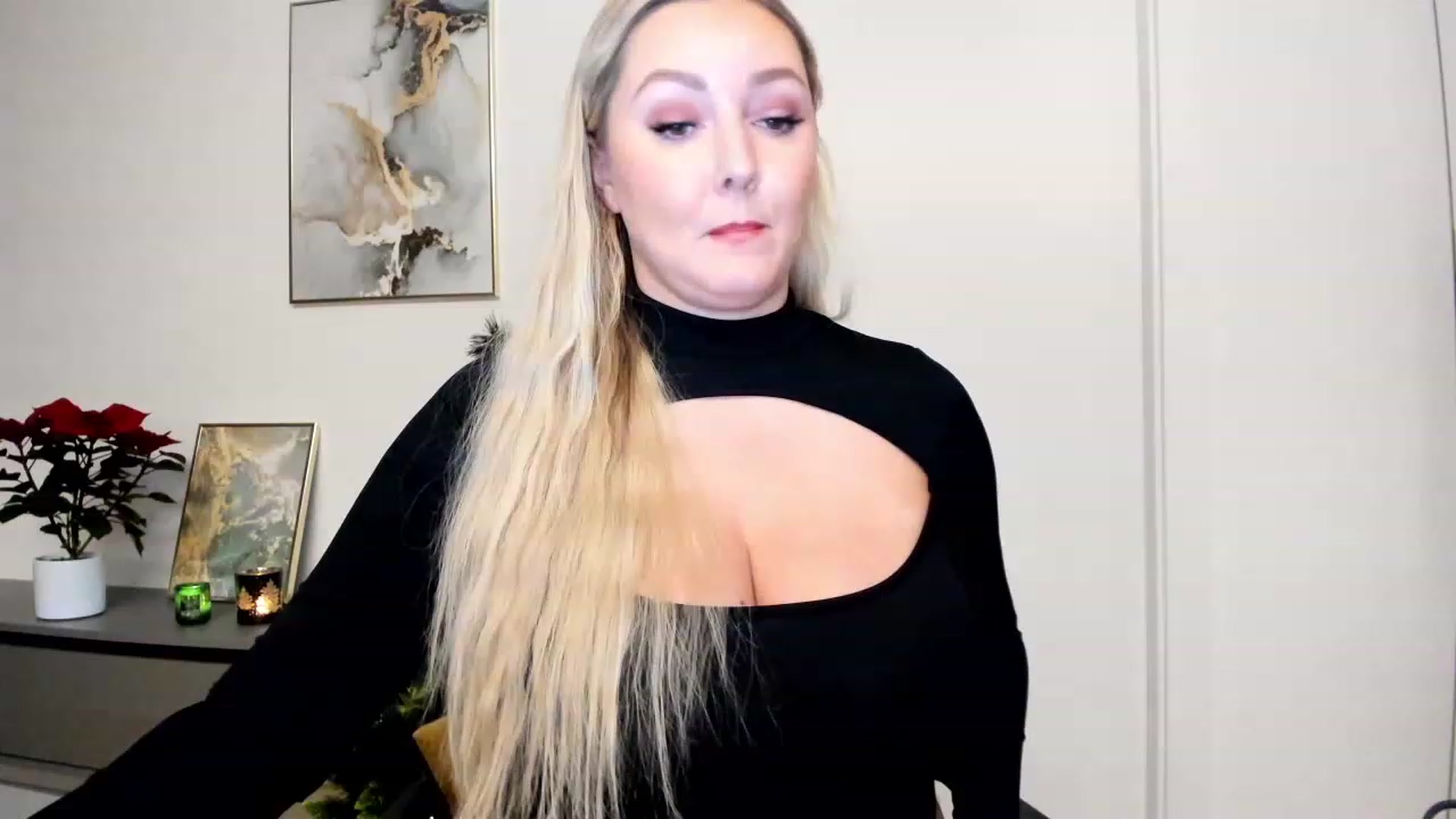 Gallery image thumbnail from Mi_Ha's myfreecams stream on, 12/05/2022, 16:15 image 12 of 20
