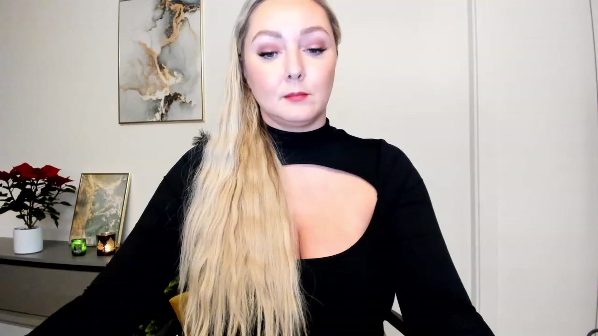 Gallery image thumbnail from Mi_Ha's myfreecams stream on, 12/05/2022, 16:15 image 14 of 20