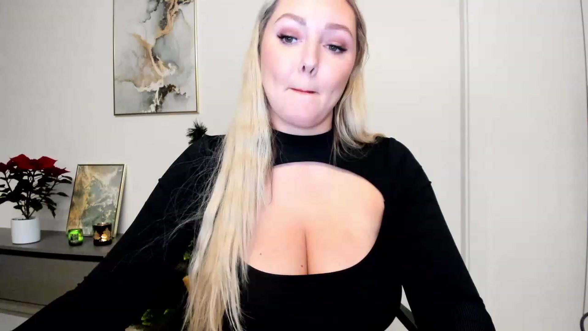Gallery image thumbnail from Mi_Ha's myfreecams stream on, 12/05/2022, 16:55 image 16 of 20