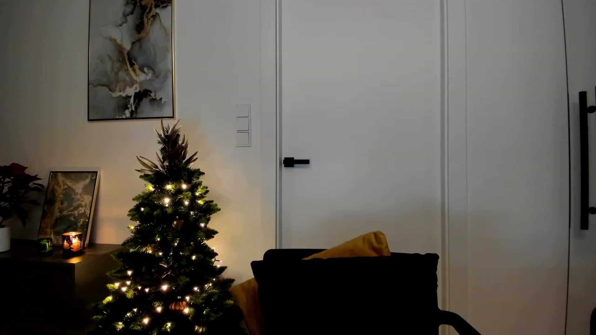 Gallery image thumbnail from Mi_Ha's myfreecams stream on, 12/05/2022, 23:15 image 18 of 20