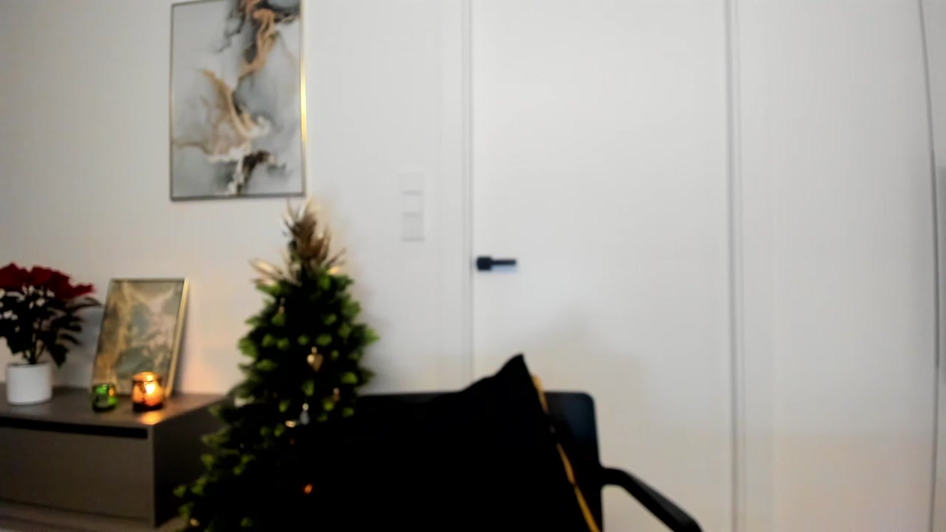 Gallery image thumbnail from Mi_Ha's myfreecams stream on, 12/06/2022, 16:31 image 10 of 20