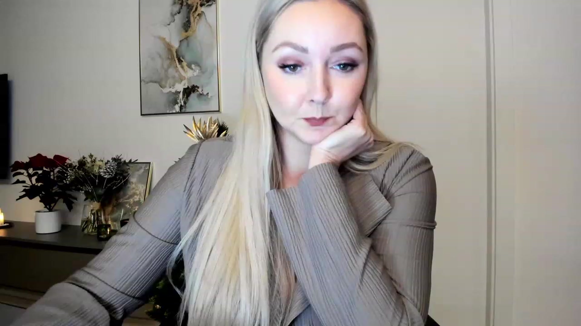 Gallery image thumbnail from Mi_Ha's myfreecams stream on, 12/07/2022, 17:18 image 6 of 20