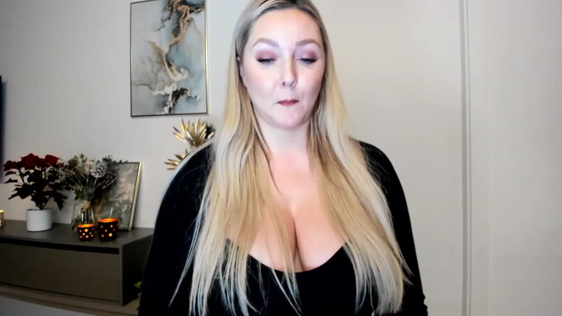 Gallery image thumbnail from Mi_Ha's myfreecams stream on, 12/08/2022, 16:01 image 20 of 20