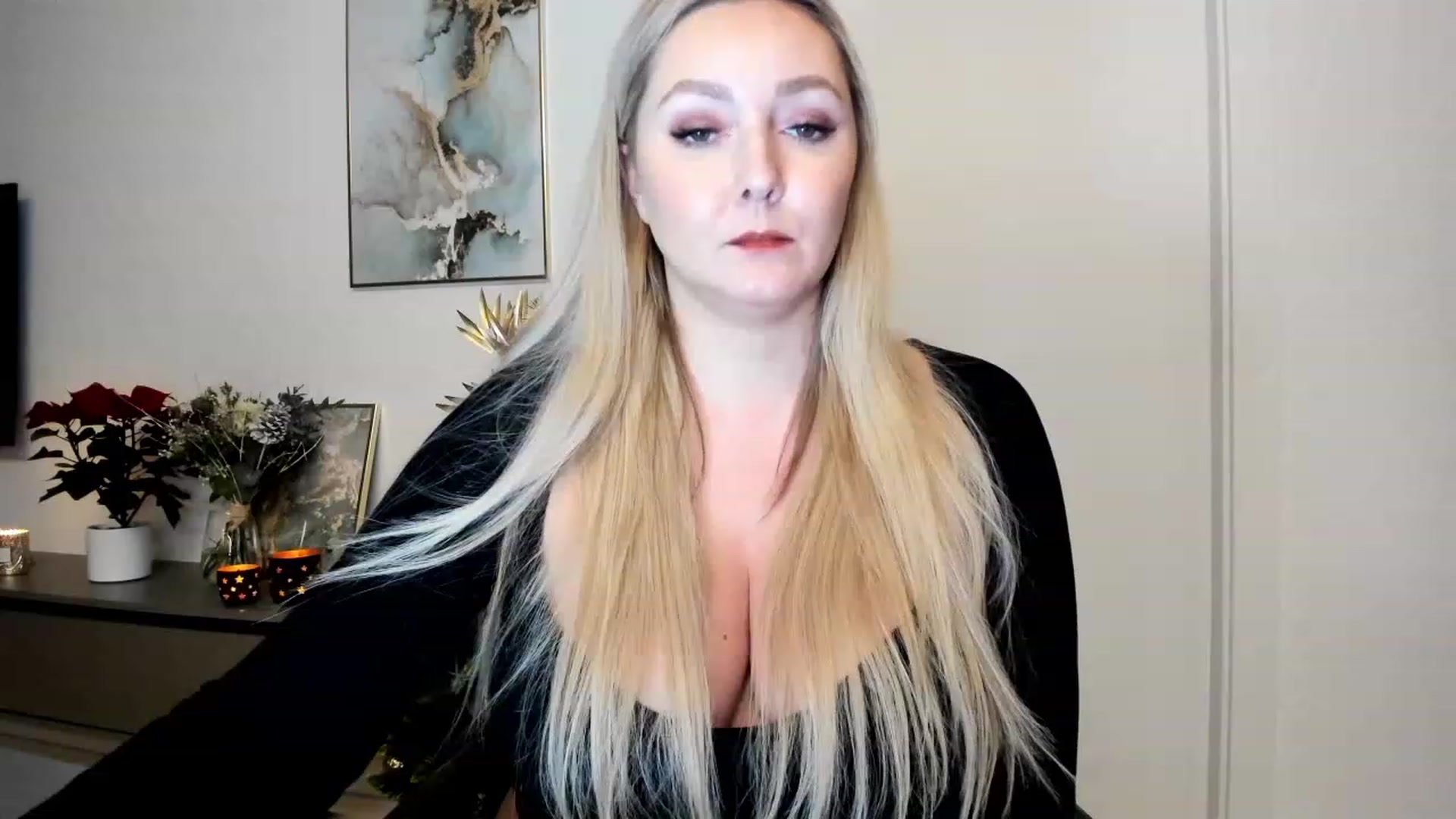 Gallery image thumbnail from Mi_Ha's myfreecams stream on, 12/08/2022, 16:01 image 5 of 20
