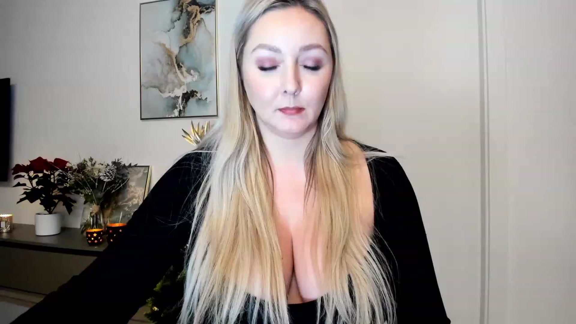 Gallery image thumbnail from Mi_Ha's myfreecams stream on, 12/08/2022, 16:01 image 14 of 20