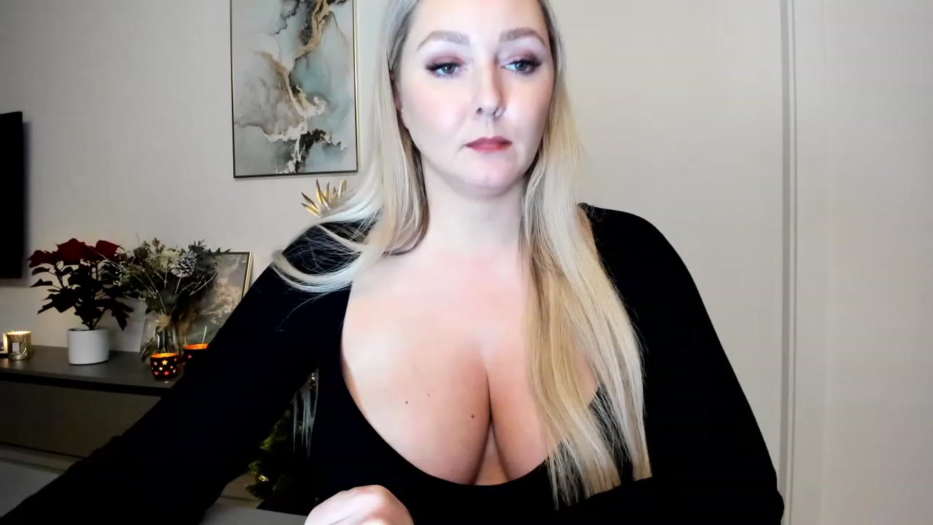 Gallery image thumbnail from Mi_Ha's myfreecams stream on, 12/08/2022, 16:01 image 9 of 20