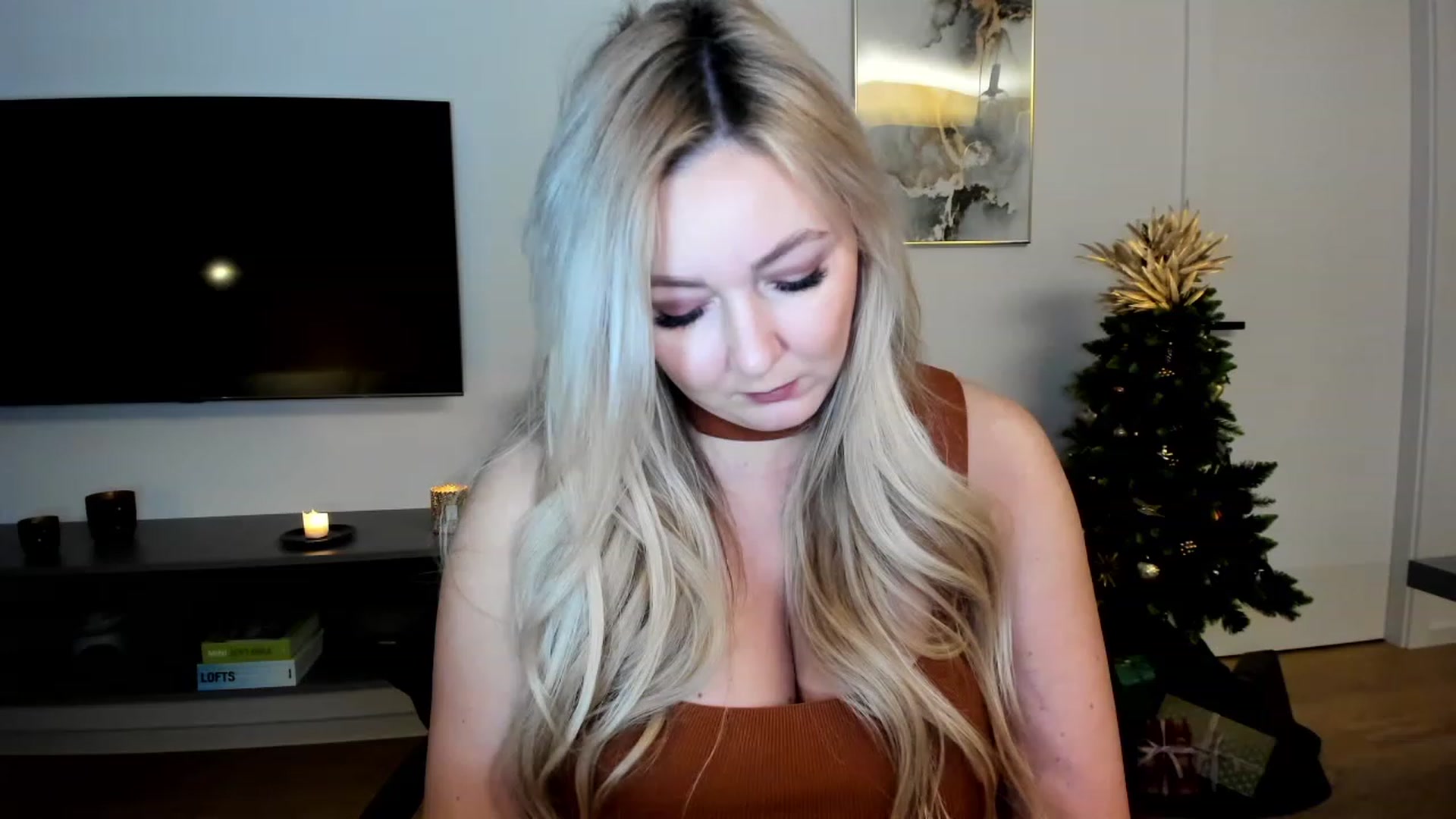 Gallery image thumbnail from Mi_Ha's myfreecams stream on, 12/09/2022, 15:35 image 4 of 20